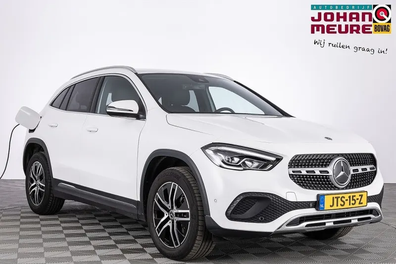 Mercedes-Benz GLA (2023)