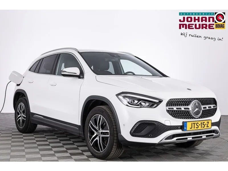 Mercedes-Benz GLA (2023) — foto 1