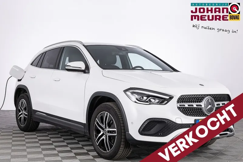 Mercedes-Benz GLA (2023)