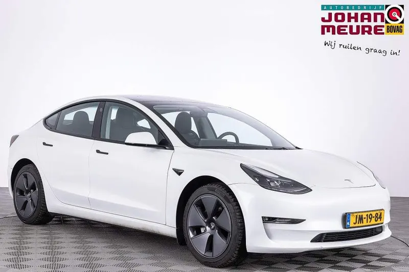 Tesla Model 3 (2023)
