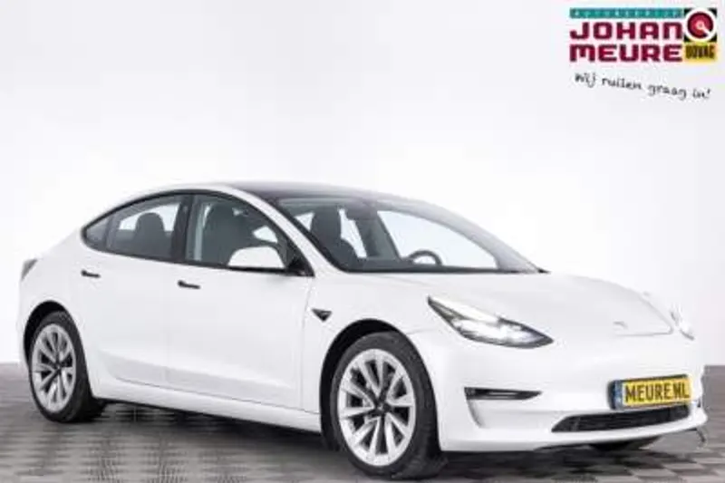 Tesla Model 3 (2023)
