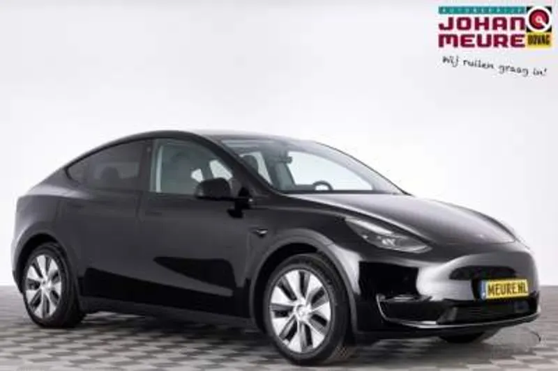 Tesla Model Y (2024)