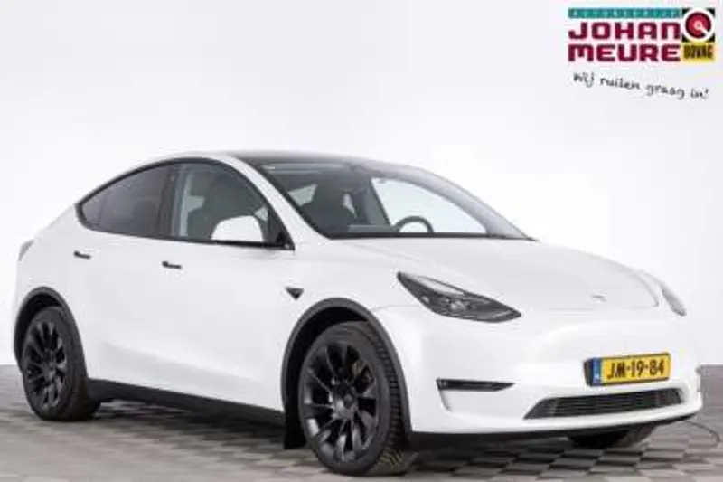 Tesla Model Y (2023)