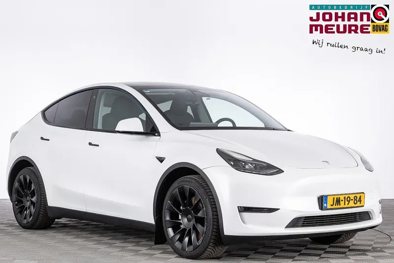 Tesla Model Y (2023)
