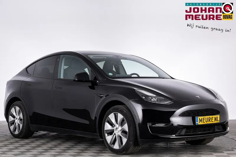 Tesla Model Y (2023)