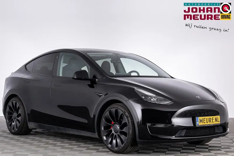 Tesla Model Y (2023)