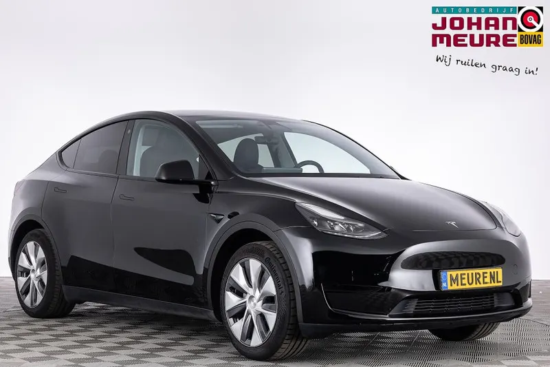 Tesla Model Y (2024)
