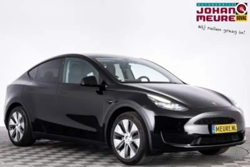 Tesla Model Y (2023)