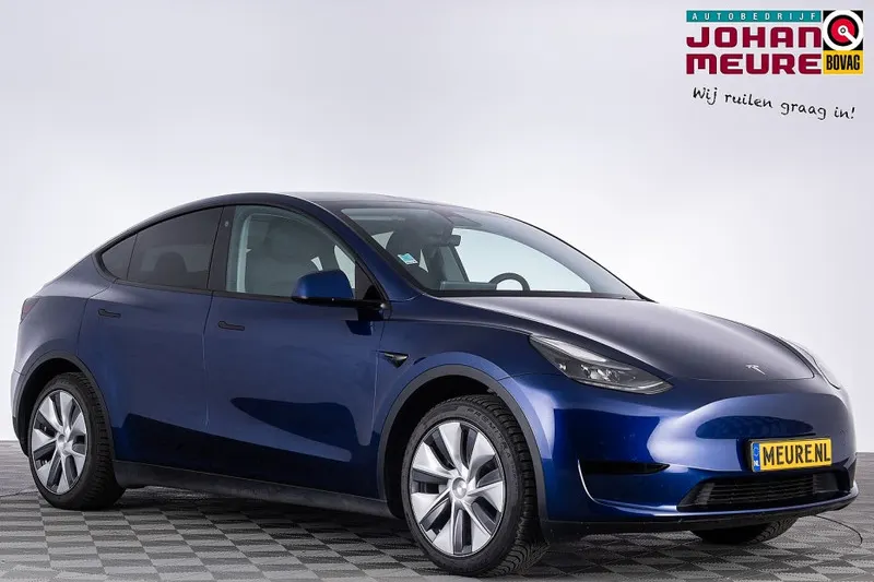 Tesla Model Y (2024)