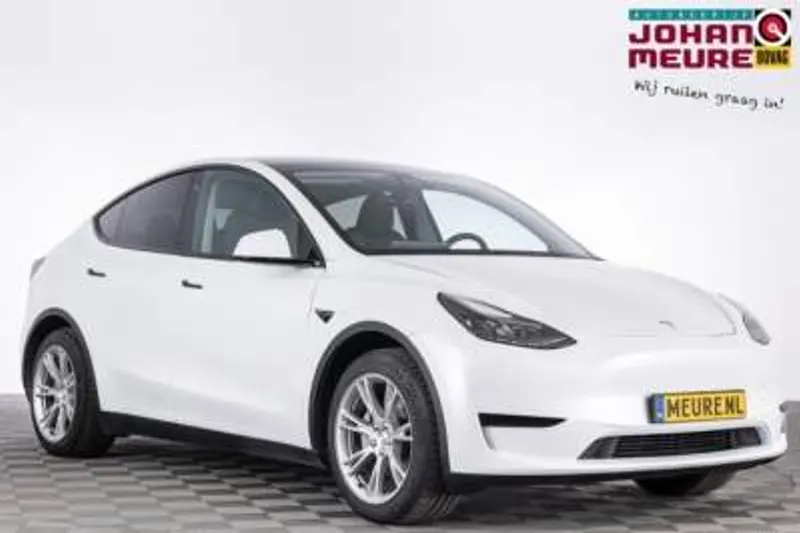 Tesla Model Y (2023)