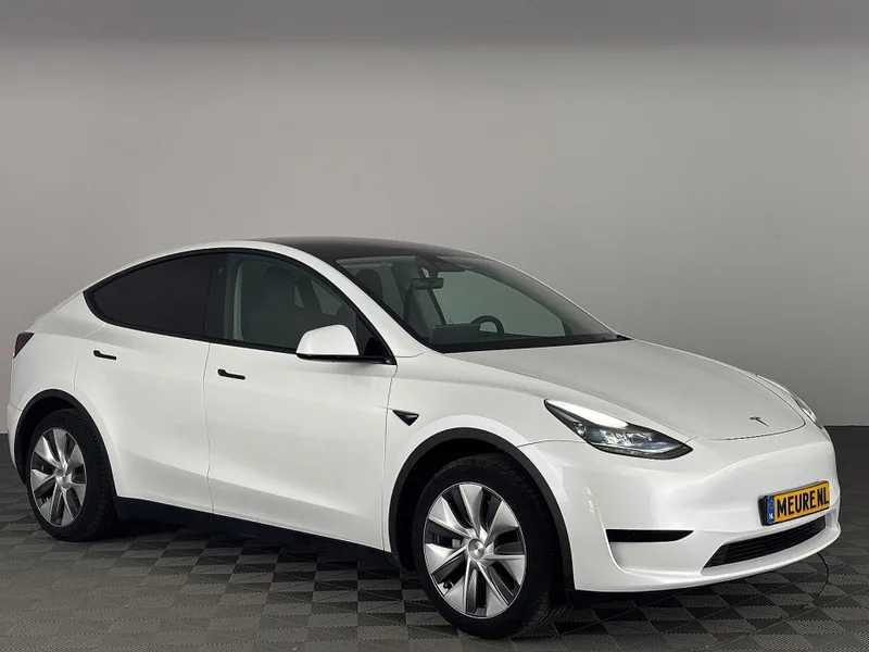 Tesla Model Y (2023) — foto 1