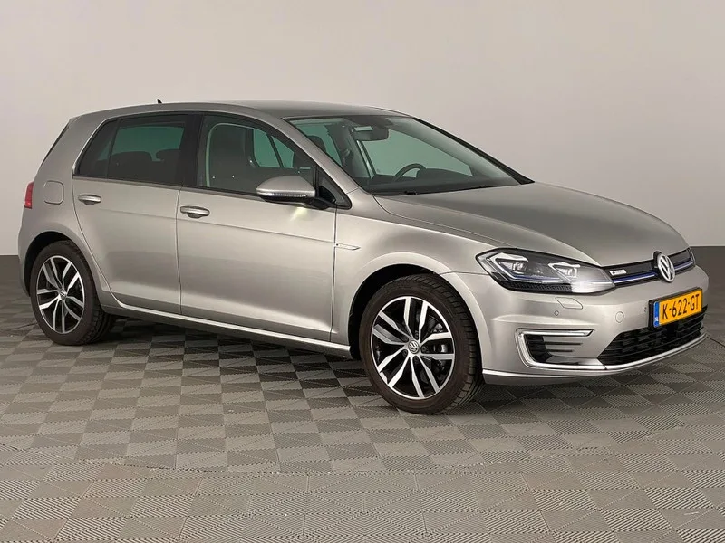 Volkswagen E-Golf (2020) — foto 1