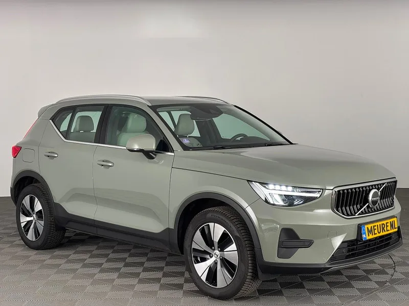 Volvo XC40 (2023) — foto 1