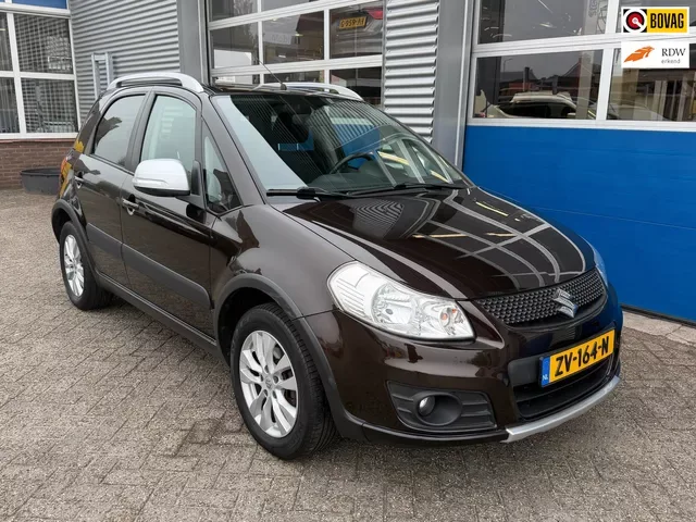 Suzuki SX4 (2013) — foto 1