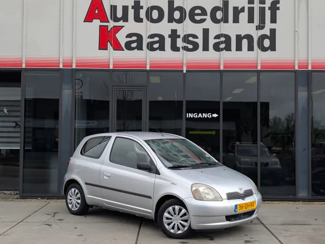 Toyota Yaris (2000) — foto 1