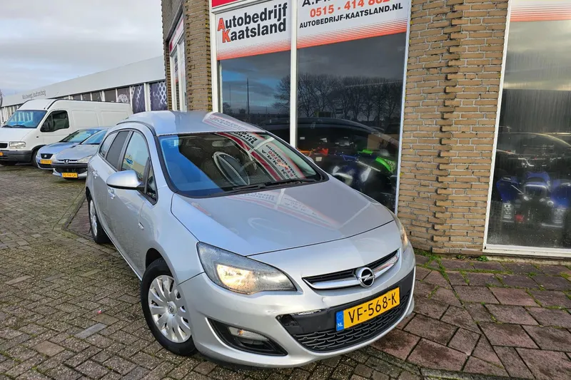 Opel Astra Sports Tourer (2013)