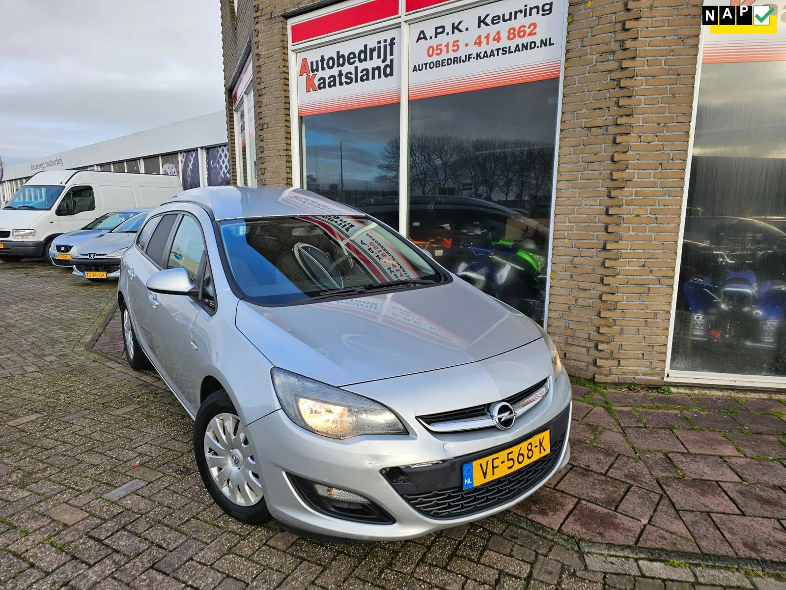 Opel Astra Sports Tourer (2013) — foto 1