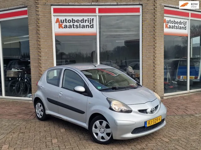 Toyota Aygo (2006) — foto 1