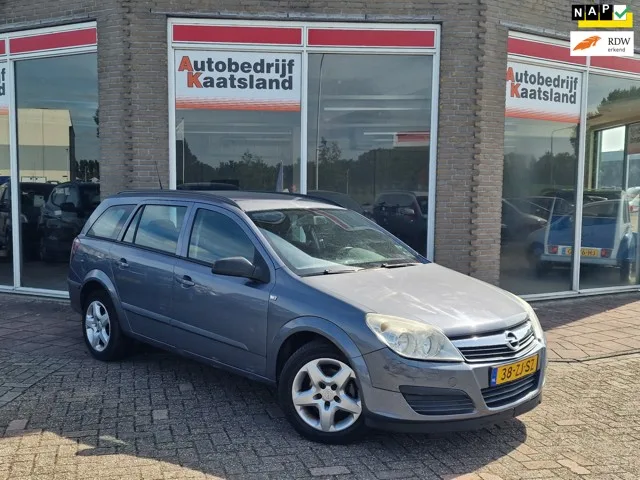 Opel Astra (2008) — foto 1
