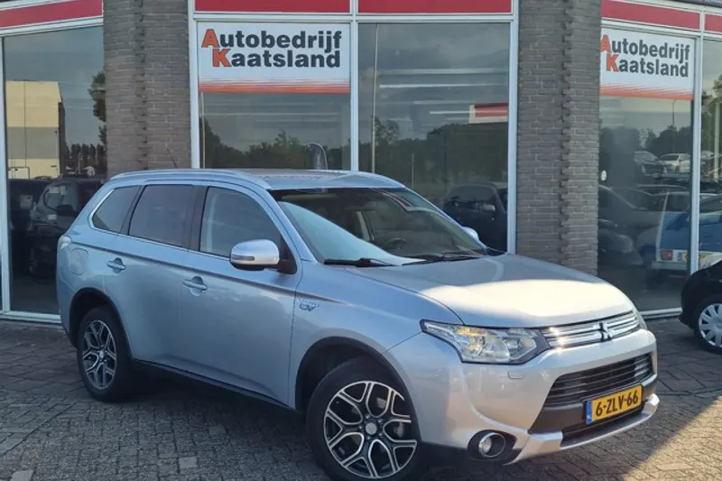 Mitsubishi Outlander (2015)