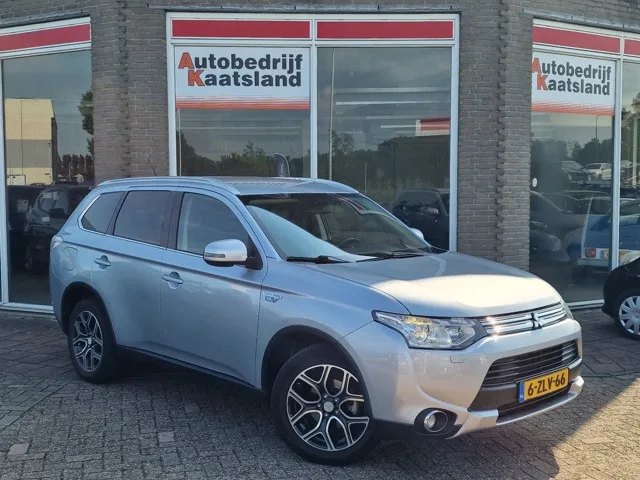 Mitsubishi Outlander (2015) — foto 1