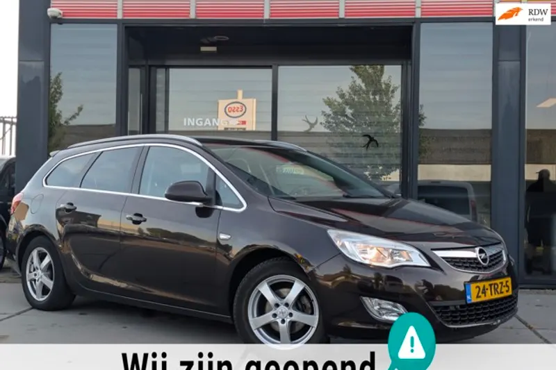 Opel Astra Sports Tourer (2012)