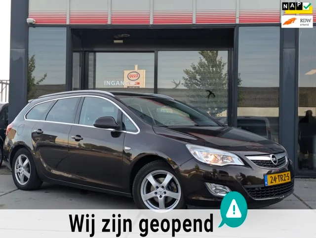 Opel Astra Sports Tourer (2012) — foto 1