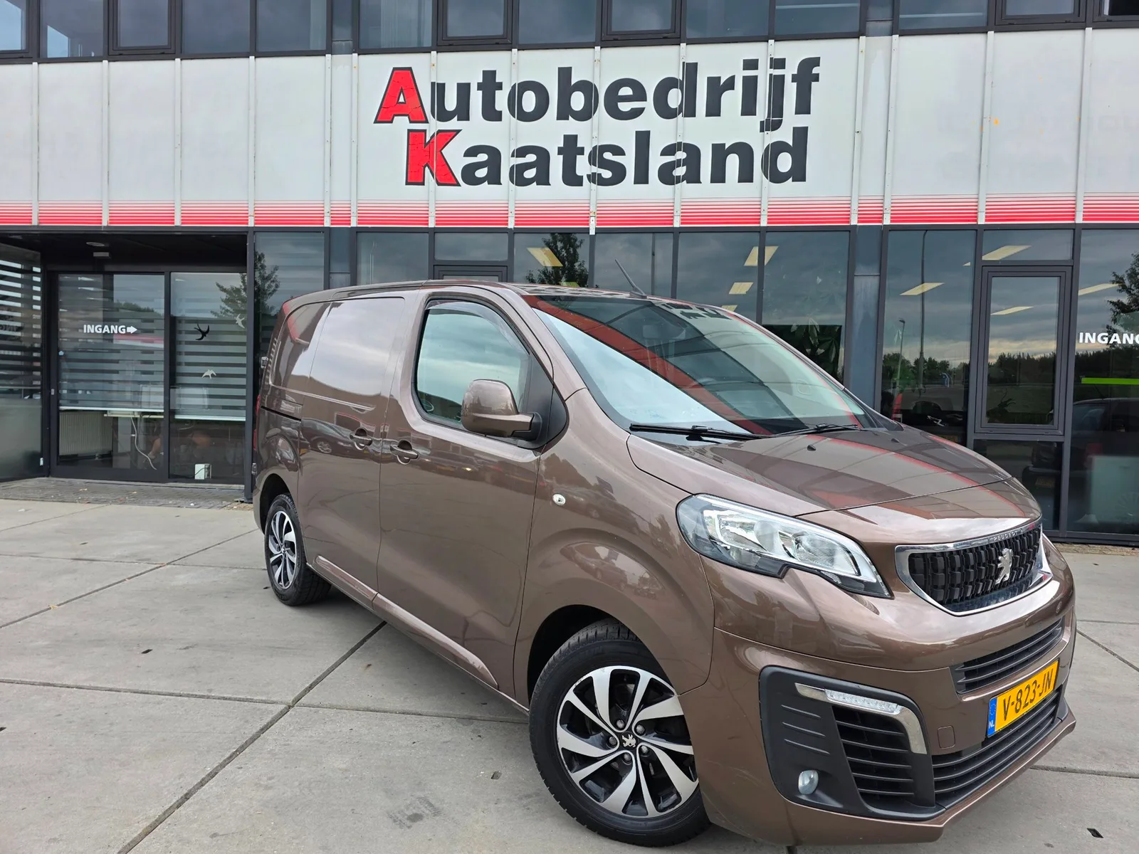Peugeot Expert (2017) — foto 1