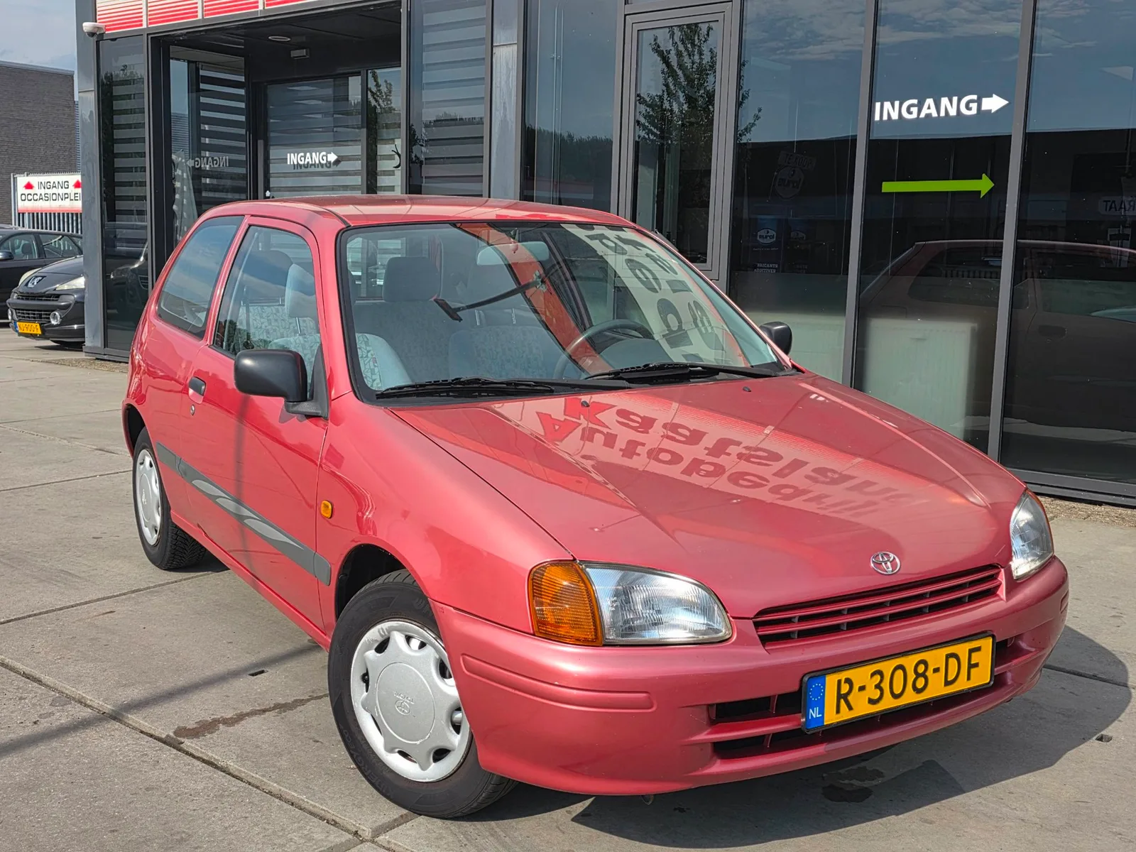Toyota Starlet (1997) — foto 1
