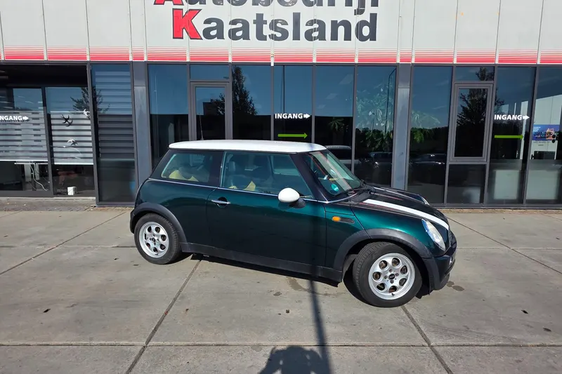 MINI Cooper (2004)