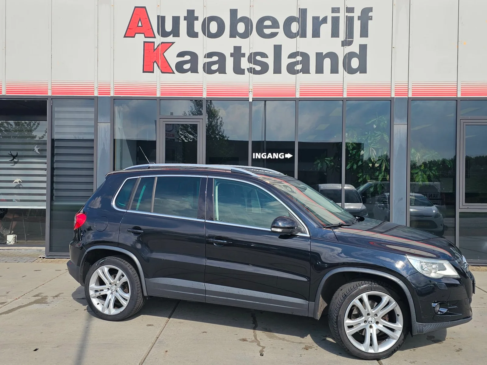 Volkswagen Tiguan (2009) — foto 1