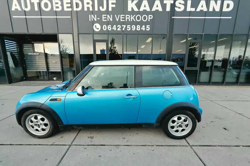 MINI Cooper (2004)