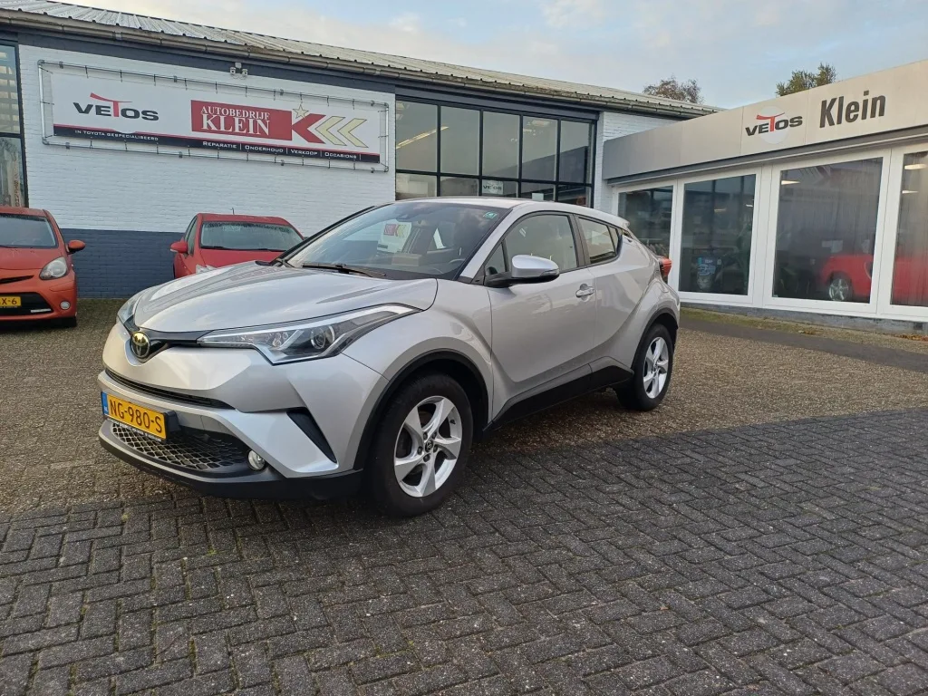 Toyota C-HR (2017) — foto 1