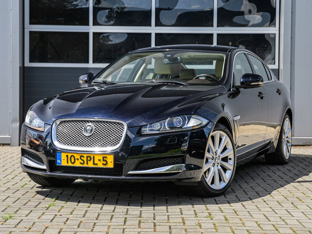 Jaguar XF (2011) — foto 1
