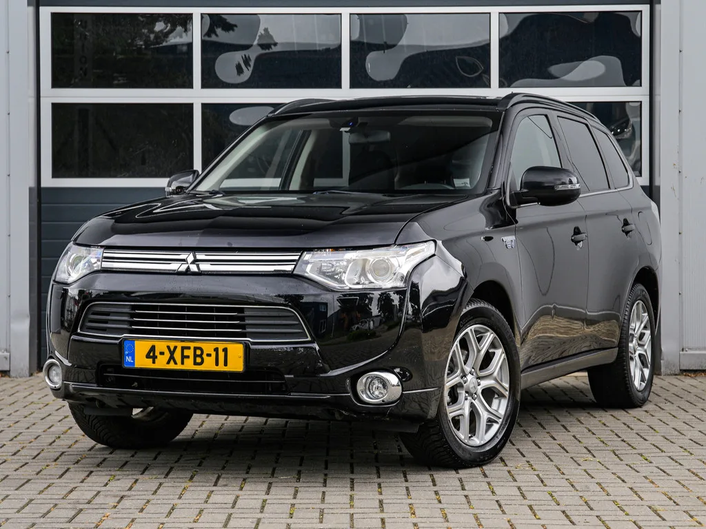 Mitsubishi Outlander (2014) — foto 1