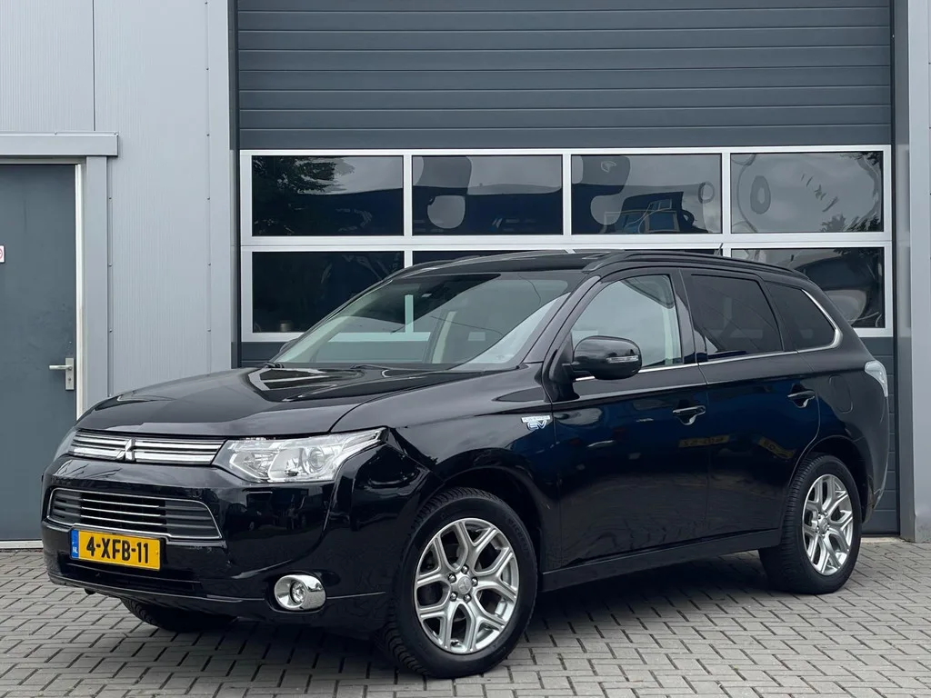 Mitsubishi Outlander (2014) — foto 1