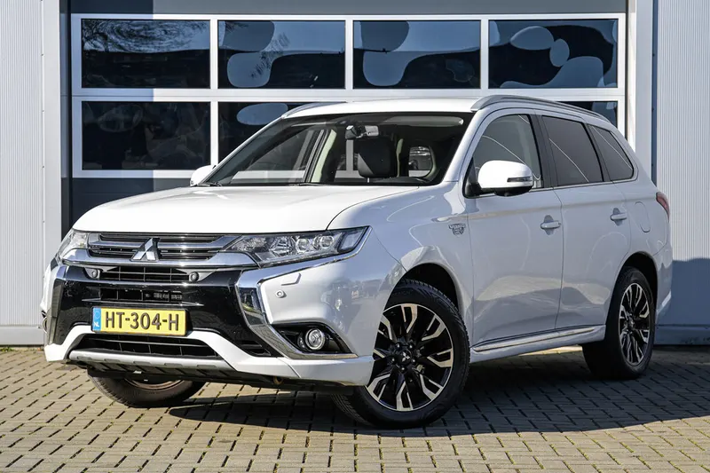 Mitsubishi Outlander (2015)