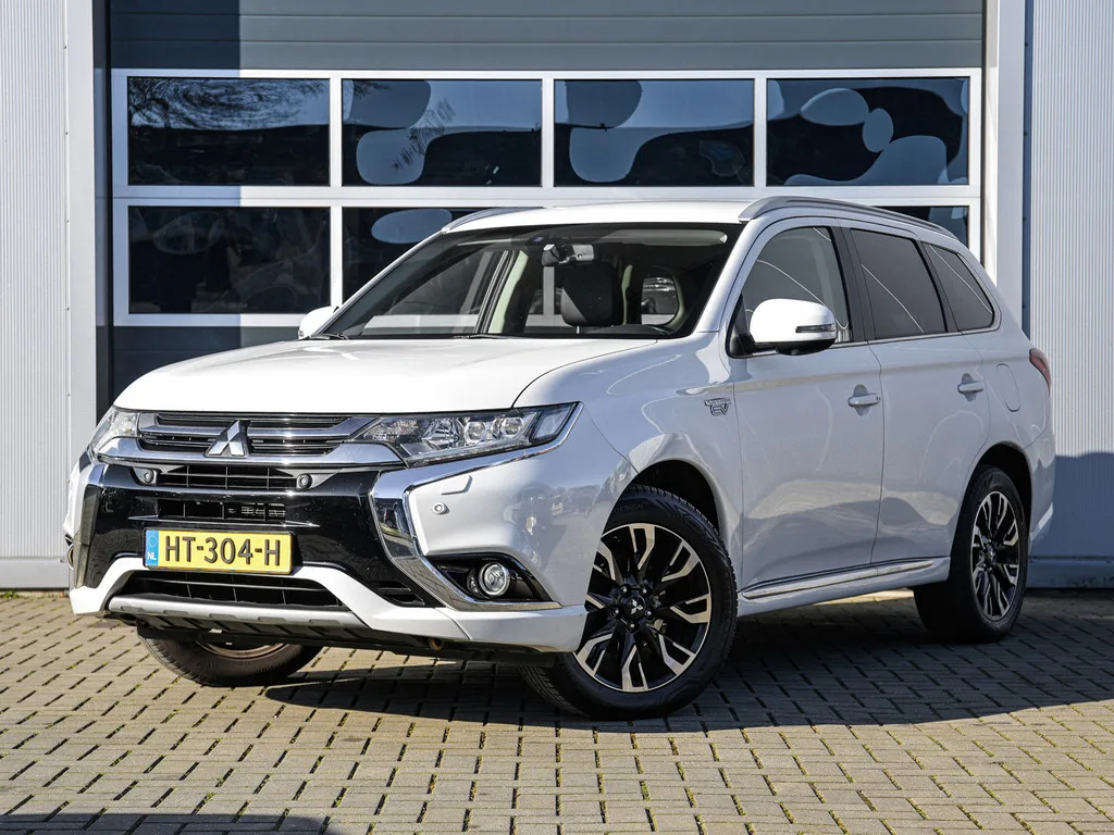 Mitsubishi Outlander (2015) — foto 1