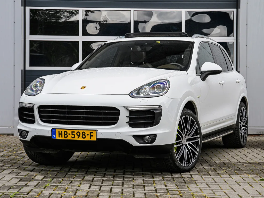Porsche Cayenne (2015) — foto 1