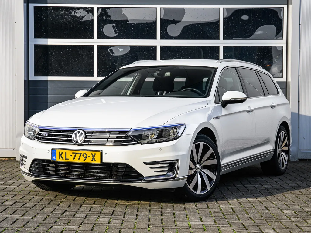 Volkswagen Passat (2016) — foto 1