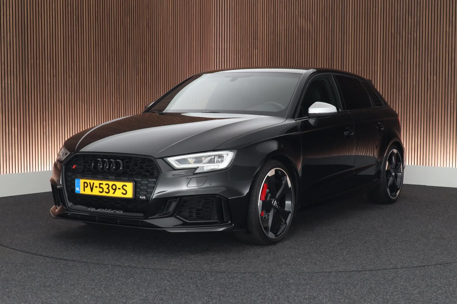 Audi RS3 (2017) — foto 1