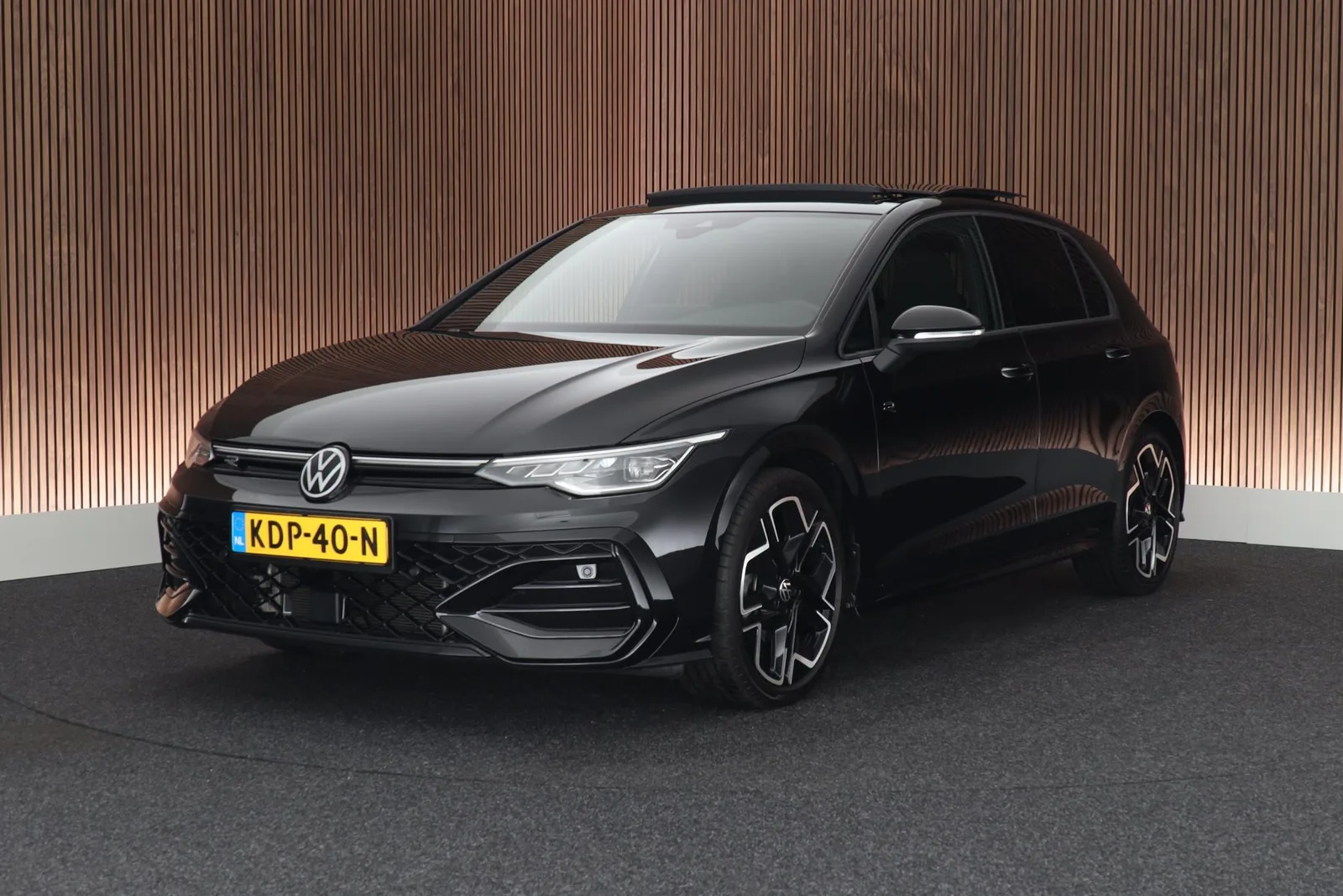 Volkswagen Golf (2024) — foto 1