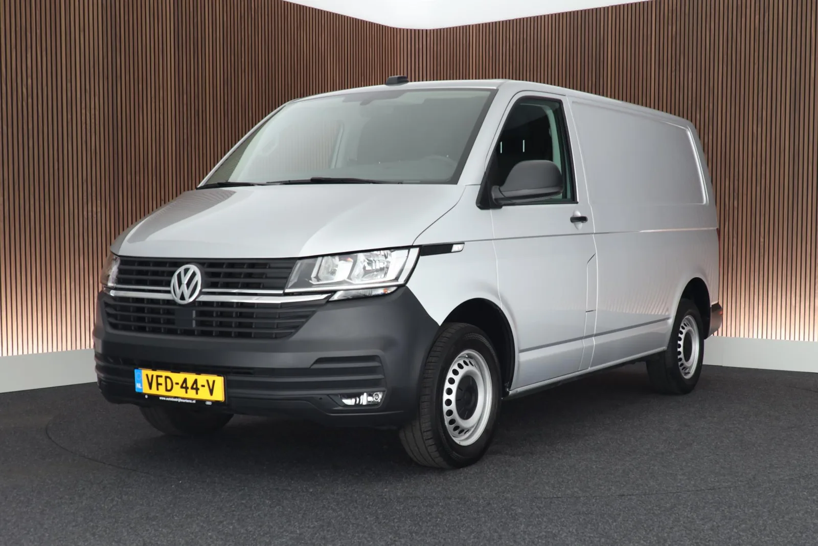 Volkswagen Transporter (2020) — foto 1