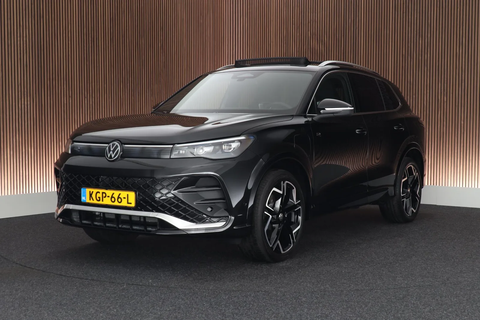 Volkswagen Tiguan (2025) — foto 1