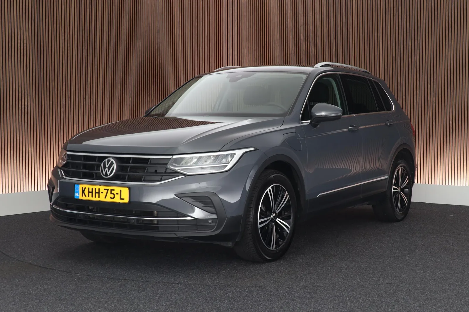 Volkswagen Tiguan (2021) — foto 1