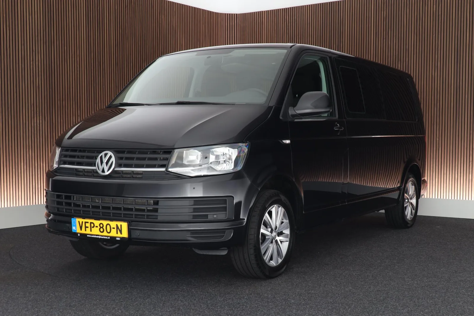 Volkswagen Transporter (2019) — foto 1