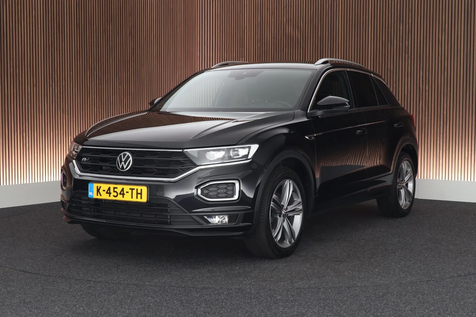 Volkswagen T-Roc (2021) — foto 1