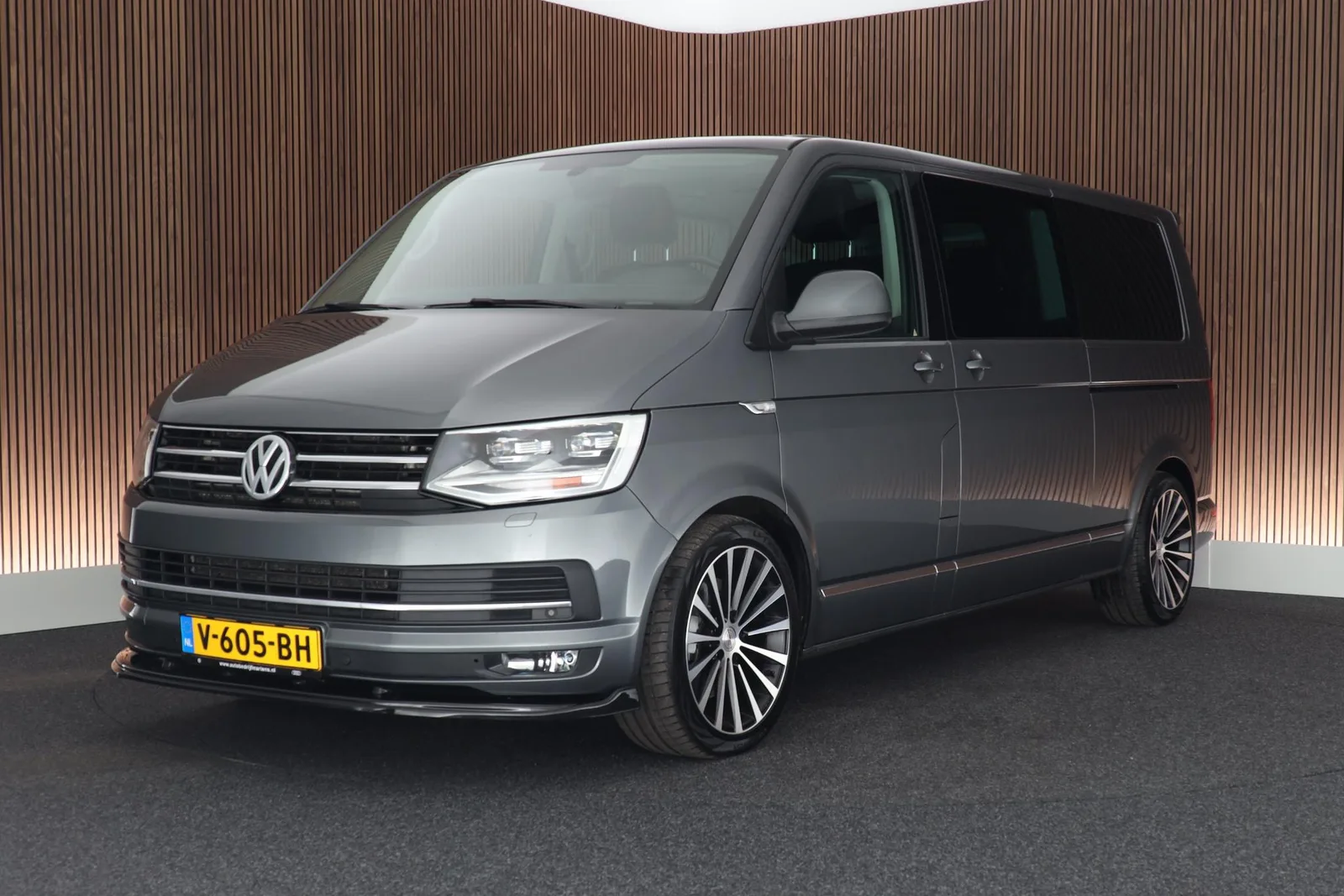 Volkswagen Transporter (2016) — foto 1