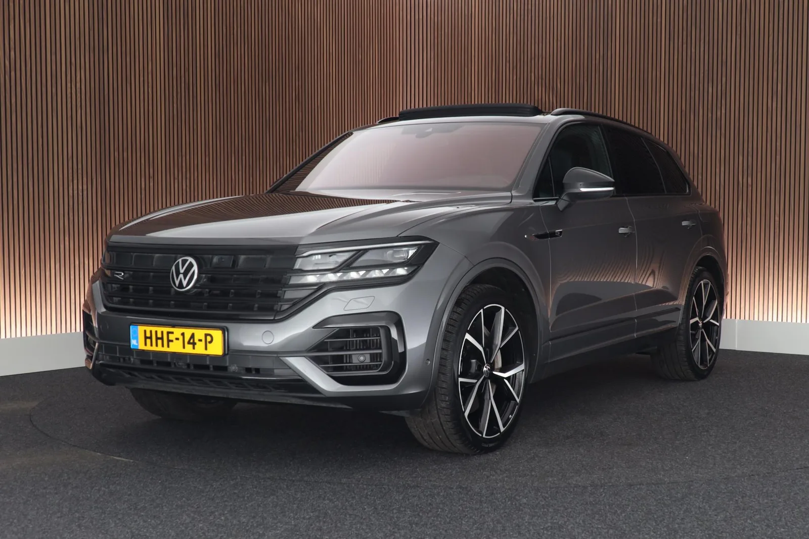 Volkswagen Touareg (2021) — foto 1
