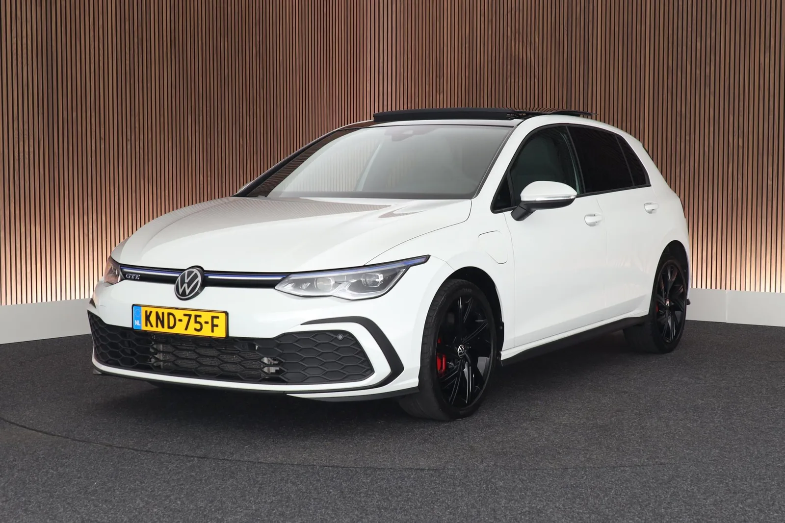 Volkswagen Golf (2022) — foto 1